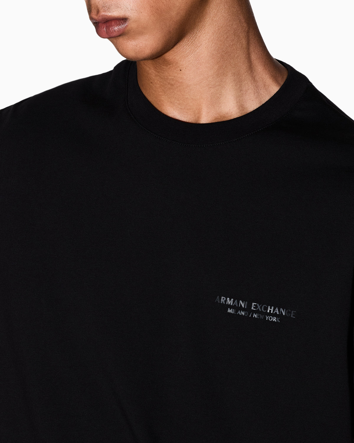 ARMANI EXCHANGE T-SHIRT WITH A CHEST LOGO ESSENTIAL